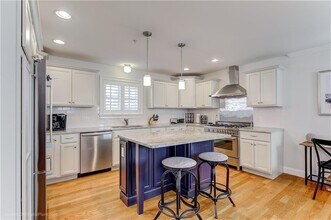 4 Barney St in Newport, RI - Building Photo - Building Photo