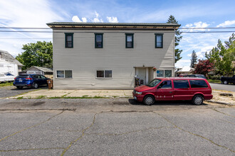 2902 N Cedar St in Spokane, WA - Building Photo - Building Photo