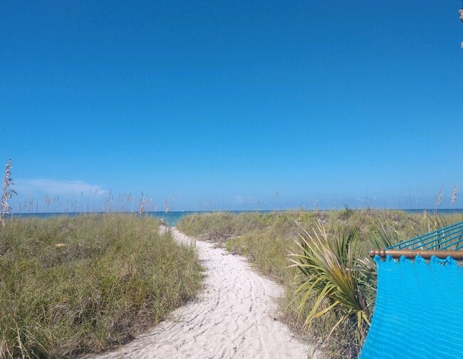 3802 Gulf of Mexico Dr, Unit A204 in Longboat Key, FL - Foto de edificio - Building Photo