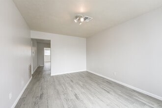 15222 Wickbriar Dr in Houston, TX - Building Photo - Building Photo