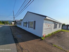 341 N Market St in Elysburg, PA - Foto de edificio - Building Photo