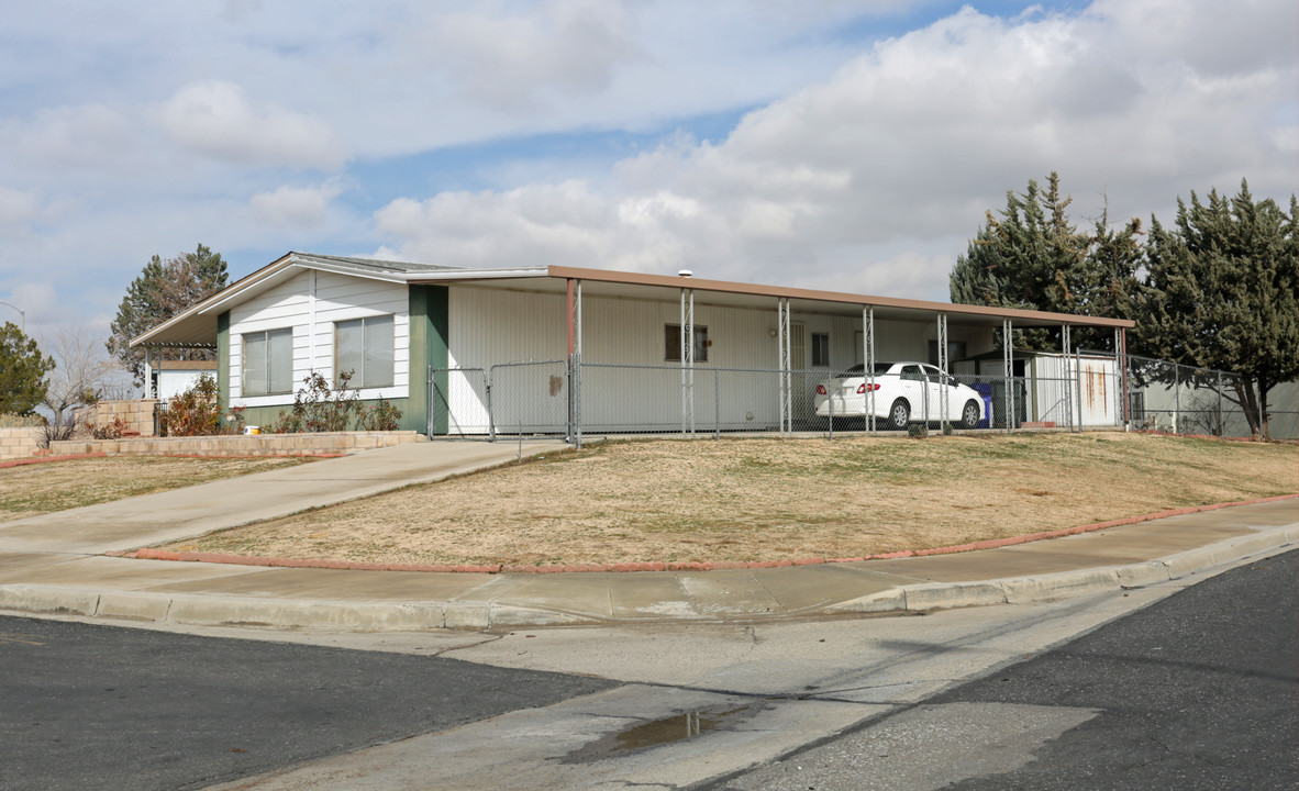 16417 Wimbleton Dr in Victorville, CA - Building Photo