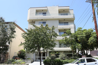 1811 Fairburn Ave in Los Angeles, CA - Foto de edificio - Building Photo