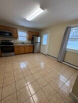 836 6th St, Unit 3 in Rensselaer, NY - Building Photo