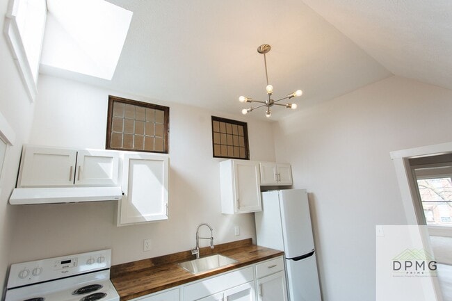 322 E Hillsdale St in Lansing, MI - Building Photo - Building Photo