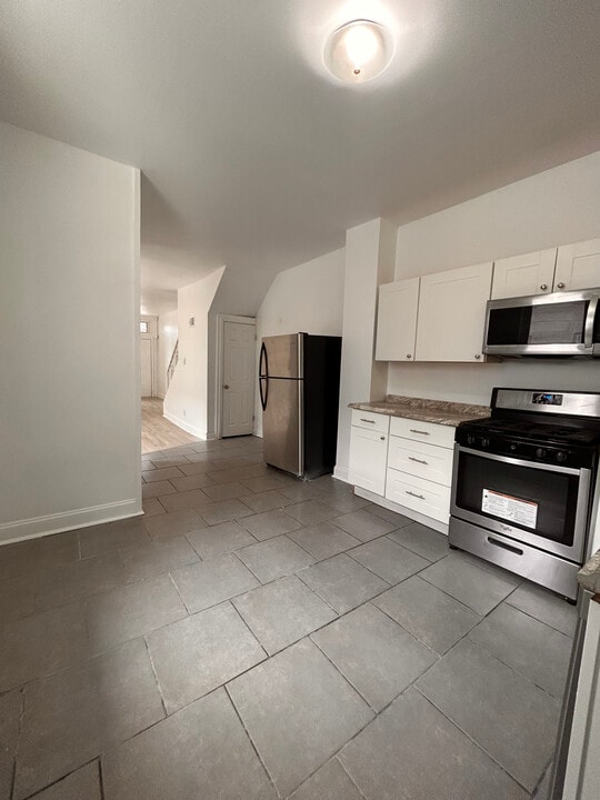 1525 Overington St Photo