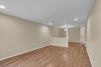 6 Ardmore Pl in East Brunswick, NJ - Building Photo - Building Photo