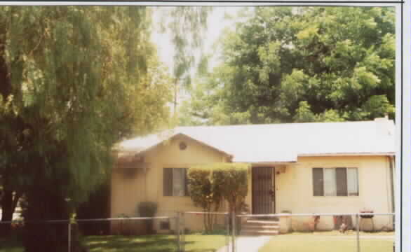 2067 EL Molino Ave in Altadena, CA - Building Photo