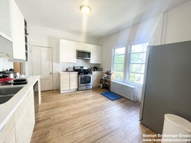 158 Boston St, Unit #2 in Boston, MA - Building Photo - Building Photo