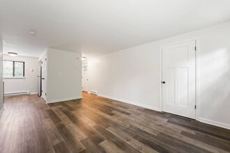255 Main St in Corinth, NY - Building Photo - Building Photo