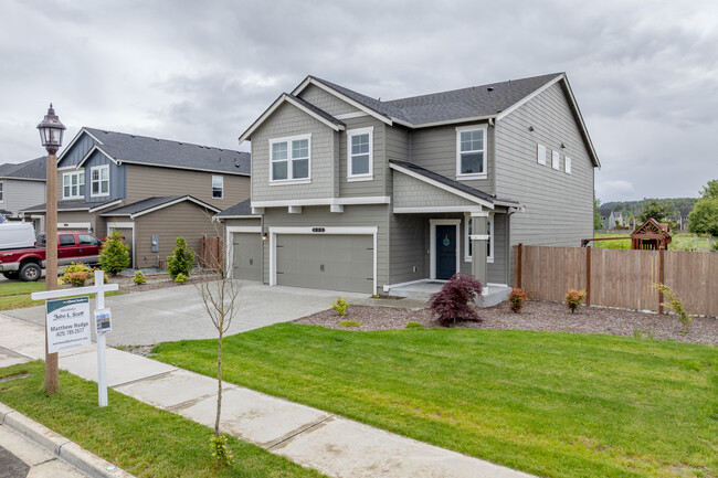 Belfair Street in Orting, WA - Foto de edificio - Building Photo