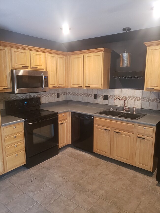 property at 7603 E 95th Ter