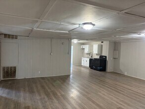 6139 Belcrest St in Houston, TX - Foto de edificio - Building Photo