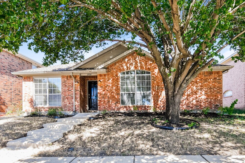 2700 Hillside Dr in Wylie, TX - Foto de edificio