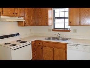 Saxony Rentals Apartments in Olathe, KS - Foto de edificio - Building Photo