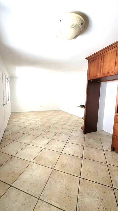 702 N Paulina Ave, Unit B in Redondo Beach, CA - Building Photo