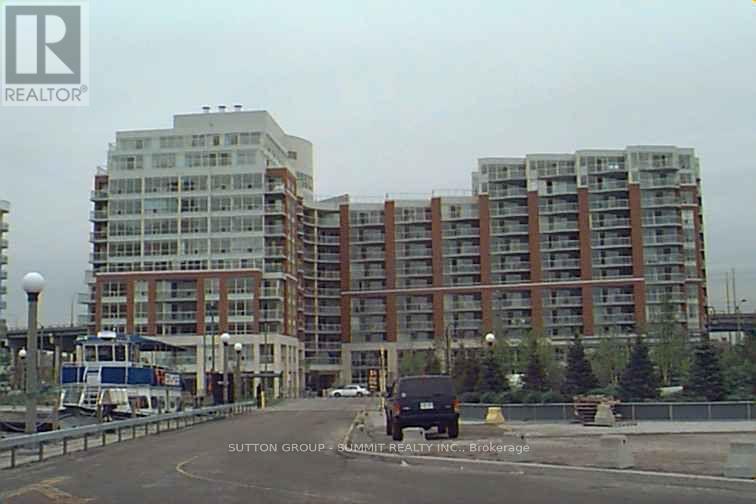 500-4500 Queens Quay W in Toronto, ON - Building Photo