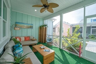 375 Latitude Dr in Daytona Beach, FL - Foto de edificio - Building Photo