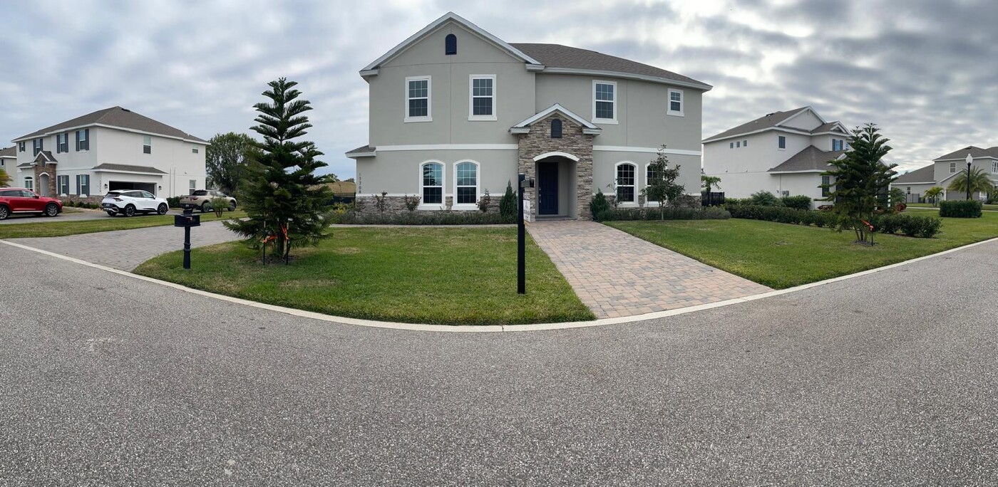 17708 Sawgrass Run in Tavares, FL - Building Photo