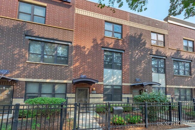 468 W Elm St in Chicago, IL - Building Photo - Building Photo