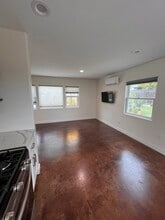 5703 Adelaide Ave in San Diego, CA - Foto de edificio - Building Photo