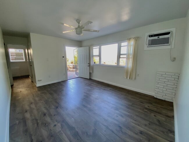 property at 1039 Glen Arbor Ave