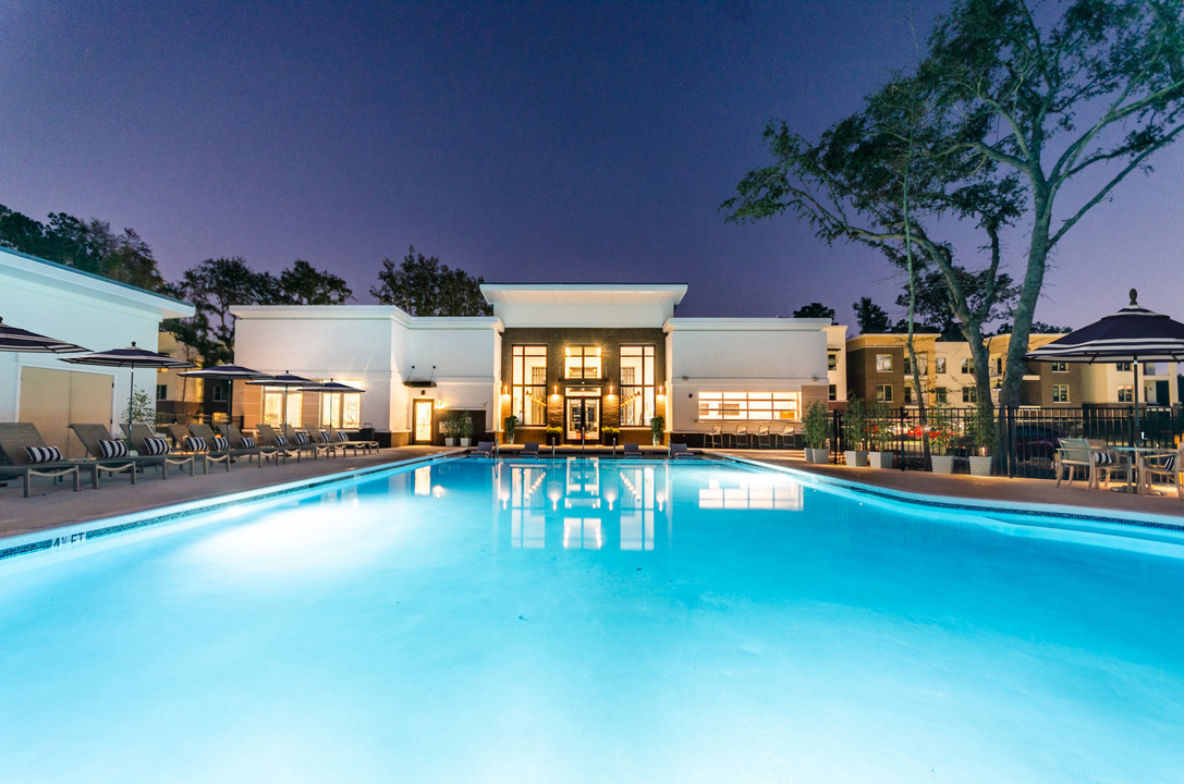 17 South Apartments in Charleston, SC - Foto de edificio