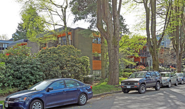 Brandon Lodge in Vancouver, BC - Building Photo - Building Photo