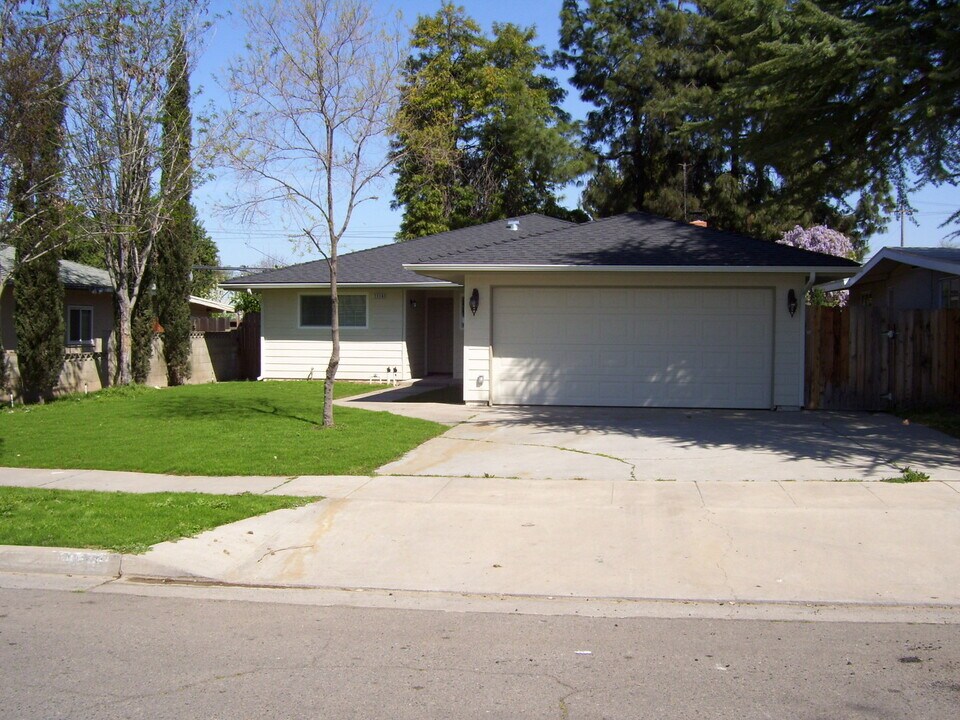1116 W Vassar Ave in Fresno, CA - Building Photo