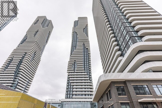 8 Interchange Wy in Vaughan, ON - Building Photo - Building Photo