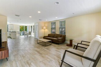 1620 NE 110th St in Miami, FL - Building Photo - Building Photo