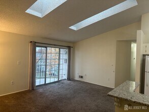 450 Northam Dr in North Brunswick, NJ - Building Photo - Building Photo