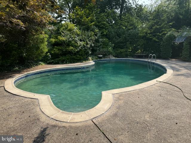property at 327 Strathmore Rd
