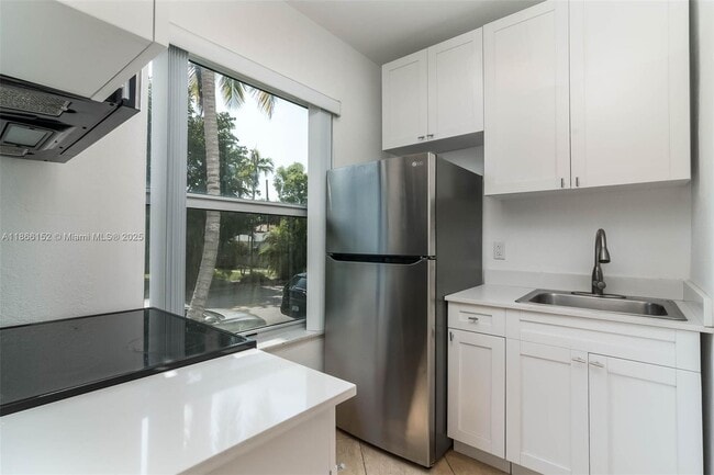694 NE 76th St in Miami, FL - Building Photo - Building Photo
