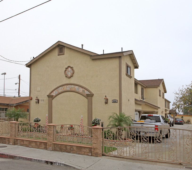 6530 Orchard Ave in Bell, CA - Building Photo