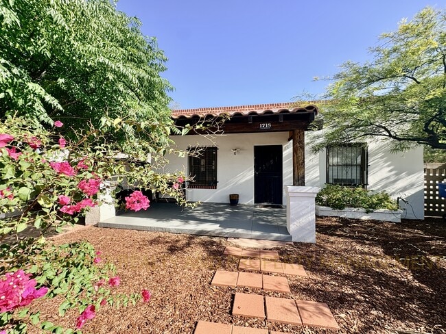 property at 1718 E Grant Rd