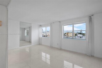 1390 Ocean Dr in Miami Beach, FL - Building Photo - Building Photo