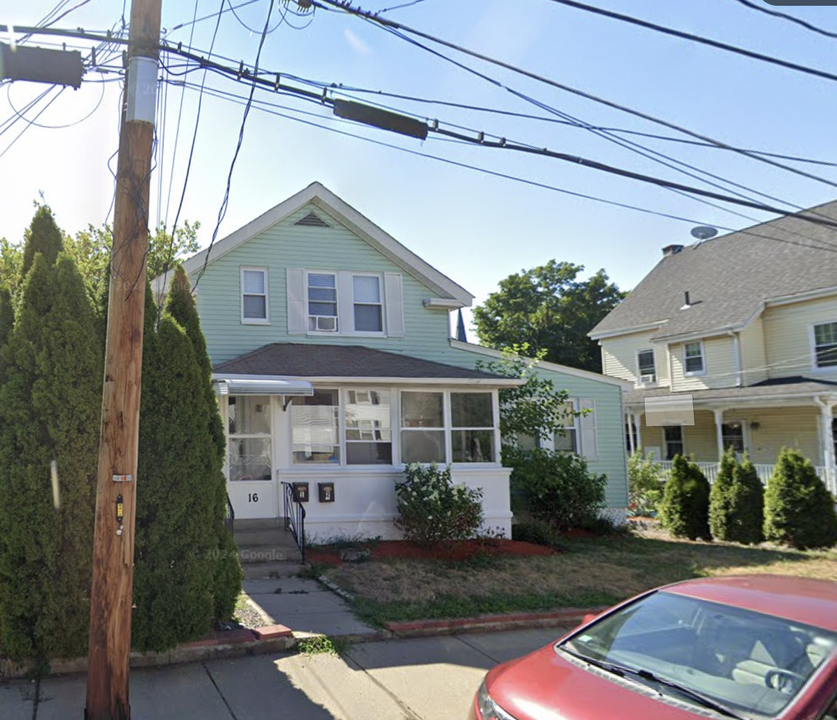 16 Middle St in Newton, MA - Foto de edificio