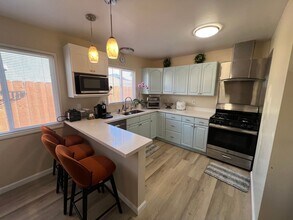 320 Amador Ave in Seaside, CA - Building Photo - Building Photo