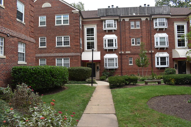 property at 2107 N Scott St