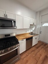 256 Montgomery St-Unit -Unit 1 in Newburgh, NY - Building Photo - Building Photo
