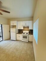 5600 S Broadway, Unit Apt #4 in Los Angeles, CA - Building Photo