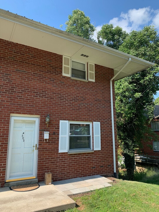 825 Glendale Ave in South Charleston, WV - Building Photo