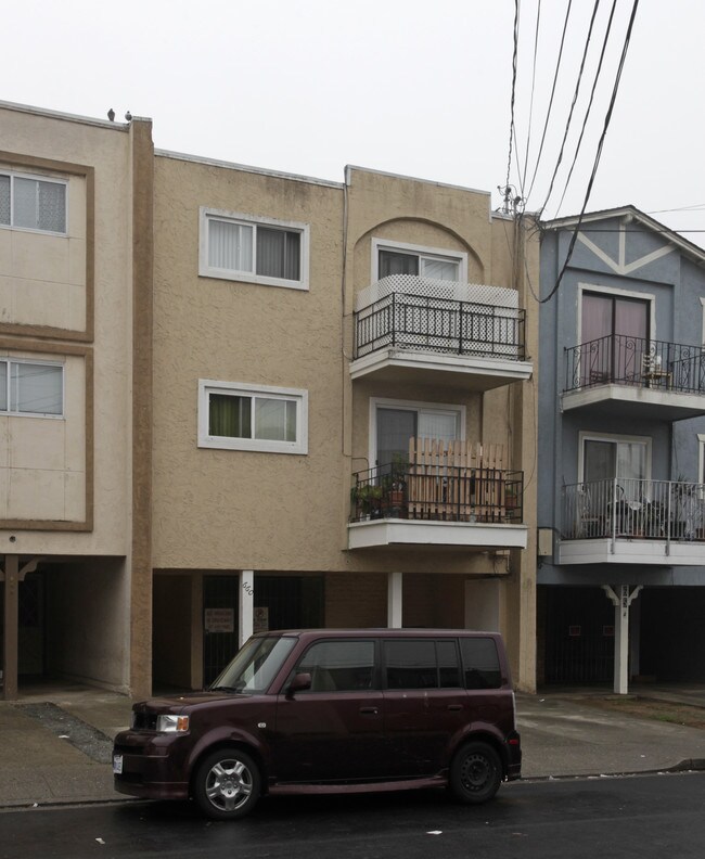 660 Sylvan St in Daly City, CA - Foto de edificio - Building Photo