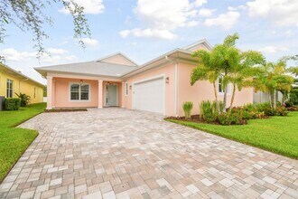 2973 Breezy Meadows Dr in Clearwater, FL - Building Photo - Building Photo