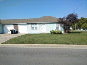 1500 W Rainey St-Unit -Unit A in Ozark, MO - Building Photo - Building Photo