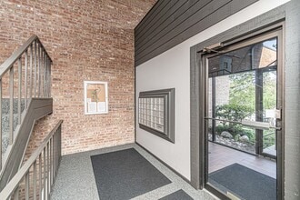 1255 N Sterling Ave in Palatine, IL - Foto de edificio - Building Photo