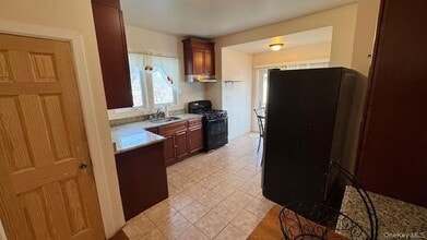 25 Tibbits Ave in White Plains, NY - Building Photo - Building Photo