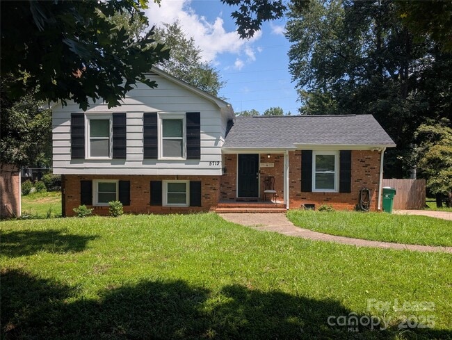 5713 Barrington Dr in Charlotte, NC - Building Photo - Building Photo
