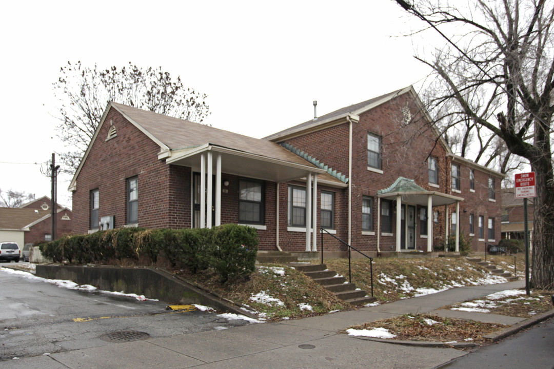 1-44 College Ct in Louisville, KY - Foto de edificio